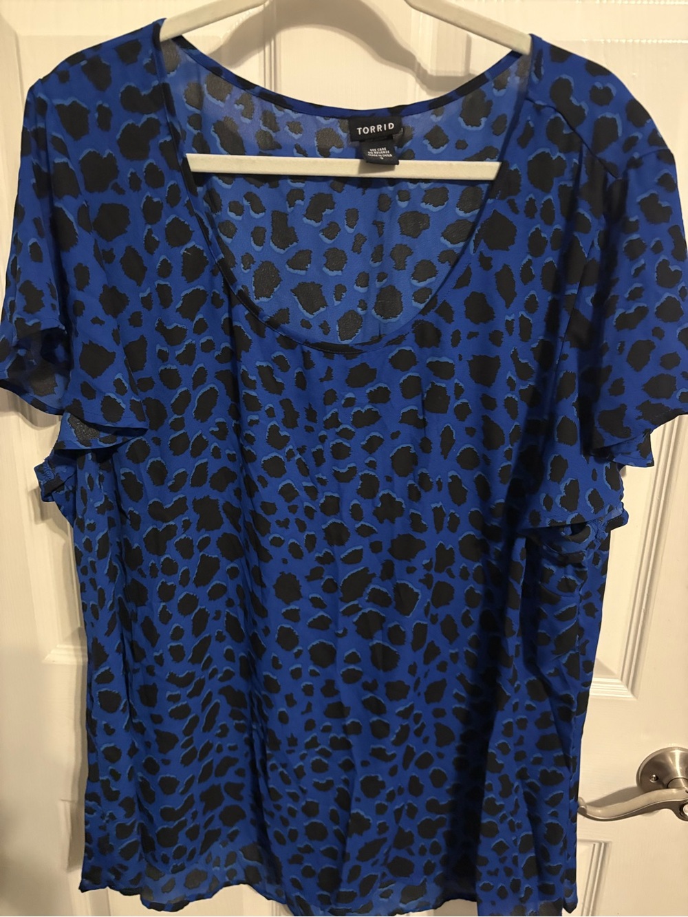 205- Torrid Royal Blue and Black Leopard Print Top